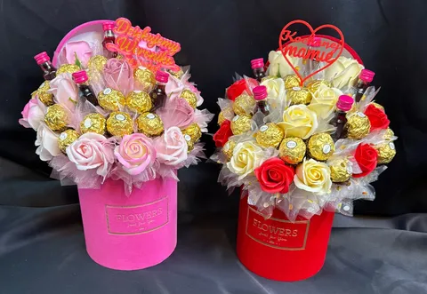 Słodki flower box z różami i pralinami