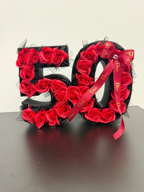 Kompozycja z róż liczba 50